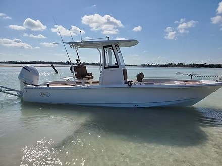 The 25' Sea Hunt Poppa Bay on an Islamorada sandbar